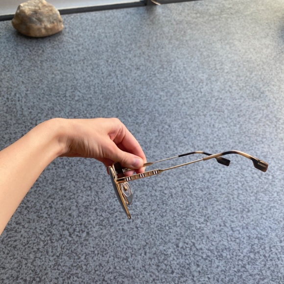 Burberry sunglasses - Picture 3 of 3